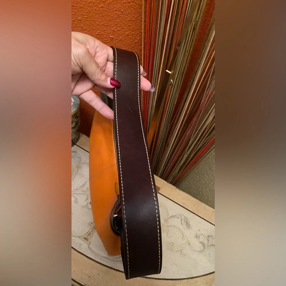 Dooney & Bourke -VINTAGE- Y2K - GUC - Orange and Brown Hobo Bag